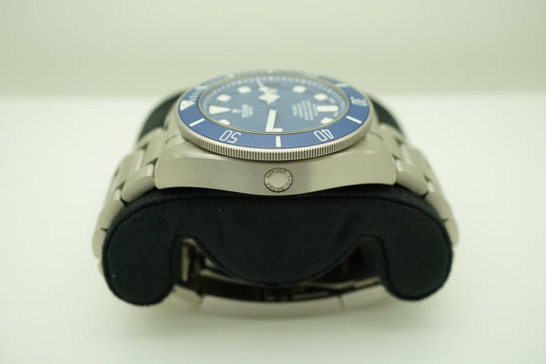 Tudor 25600TB PELAGOS BLUE TITANIUM IN-HOUSE MOVEMENT 2020 WARRANTY FULL SET - Image 4