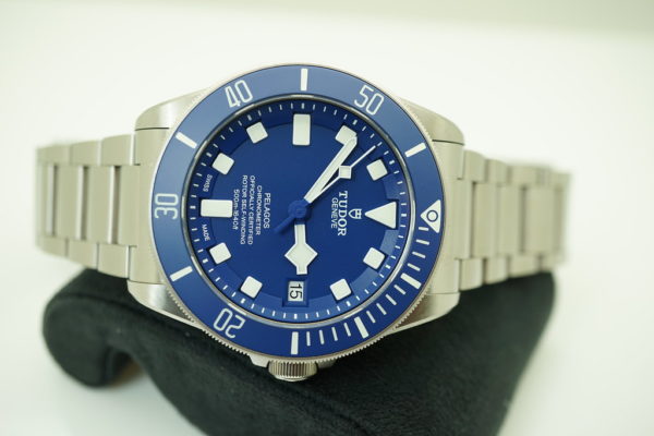 Tudor 25600TB PELAGOS BLUE TITANIUM IN-HOUSE MOVEMENT 2020 WARRANTY FULL SET - Image 9