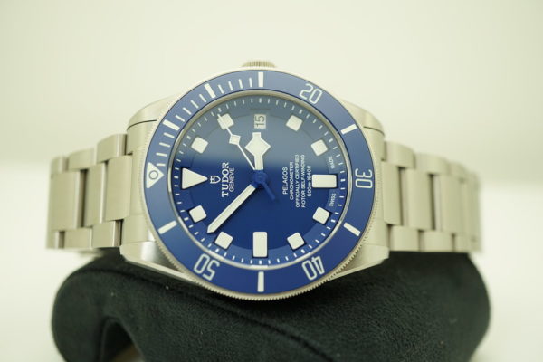 Tudor 25600TB PELAGOS BLUE TITANIUM IN-HOUSE MOVEMENT 2020 WARRANTY FULL SET - Image 10