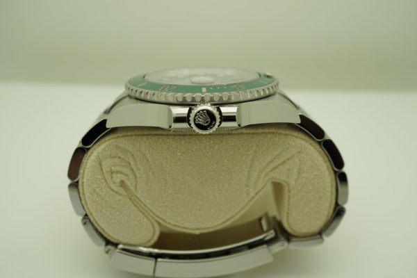 Rolex 116610LV SUBMARINER HULK GREEN DIAL RANDOM 2020 WARRANTY COMPLETE SET - Image 3