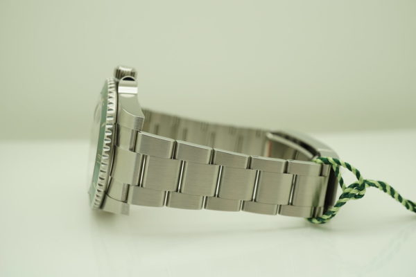 NEW Rolex 116610LV SUBMARINER GREEN DIAL HULK 2020 COMPLETE SET - Image 5