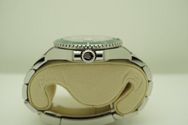 Rolex 116610LV SUBMARINER HULK GREEN DIAL RANDOM 2020 WARRANTY COMPLETE SET - Image 3