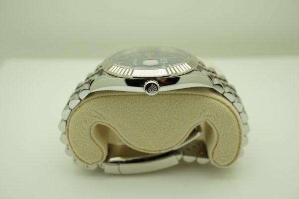 MINT Rolex 126334 DATEJUST 41 FLUTED BEZEL BLUE ROMAN DIAL JUBILEE 2020 FULL SET - Image 3
