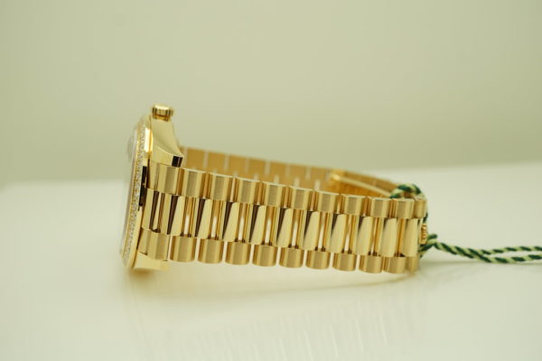 BRAND NEW Rolex 228348RBR DAY DATE 40 YELLOW GOLD DIAMOND BEZEL BAGUETTE DIAL 2021 FULL SET - Image 5