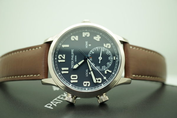 Patek PHILIPPE 5524G 18K WHITE GOLD PILOT TRAVEL TIME COMPLETE SET - Image 10