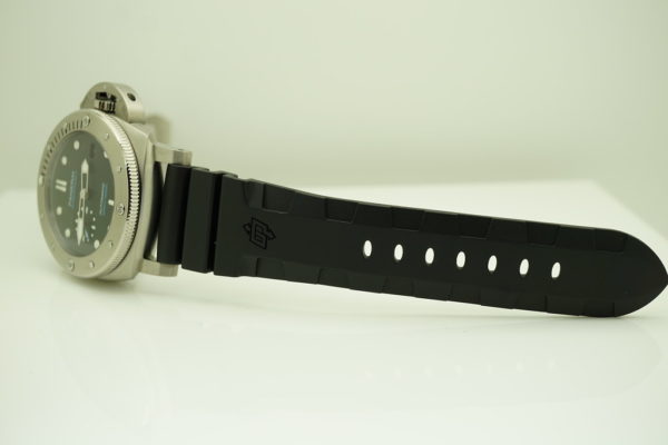 Panerai PAM 1305 LUMINOR SUBMERSIBLE 47MM TITANIUM V SERIES 2019 WARRANTY - Image 5