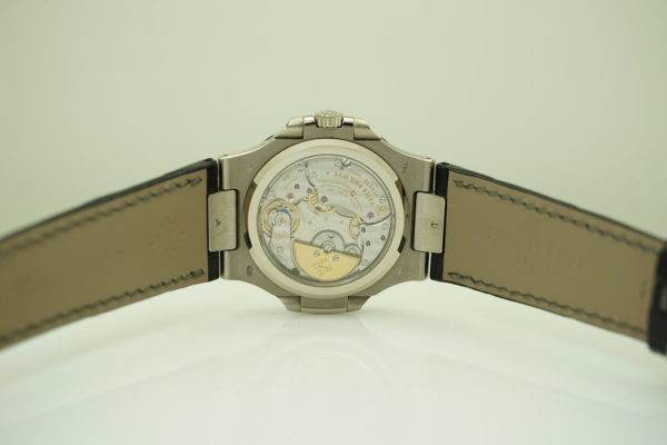 Patek PHILIPPE 5712G 18K WHITE GOLD NAUTILUS MOONPHASE 40MM COMPLETE SET - Image 7