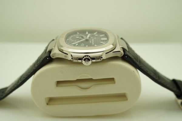 Patek PHILIPPE 5712G 18K WHITE GOLD NAUTILUS MOONPHASE 40MM COMPLETE SET - Image 3