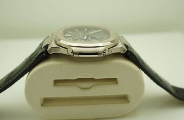 Patek PHILIPPE 5712G 18K WHITE GOLD NAUTILUS MOONPHASE 40MM COMPLETE SET - Image 4