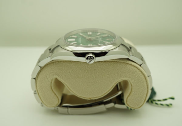 NEW Rolex 124300 OYSTER PERPETUAL GREEN DIAL 41MM 2021 COMPLETE SET - Image 3