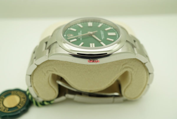 NEW Rolex 124300 OYSTER PERPETUAL GREEN DIAL 41MM 2021 COMPLETE SET - Image 4