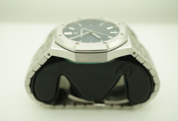MINT Audemars PIGUET ROYAL OAK 15500ST BLUE DIAL 41MM 2019 WARRANTY COMPLETE SET - Image 4