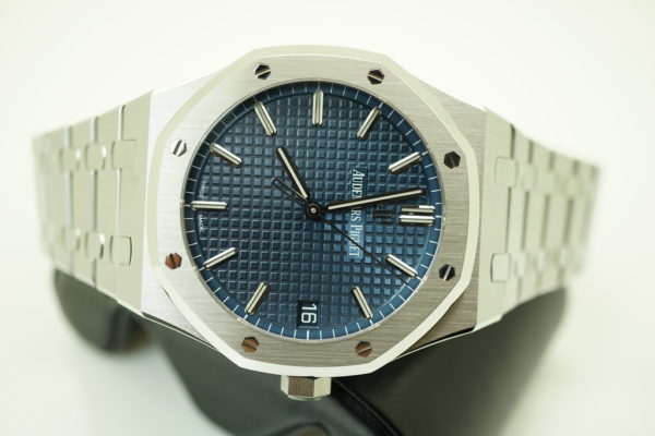 MINT Audemars PIGUET ROYAL OAK 15500ST BLUE DIAL 41MM 2019 WARRANTY COMPLETE SET - Image 10