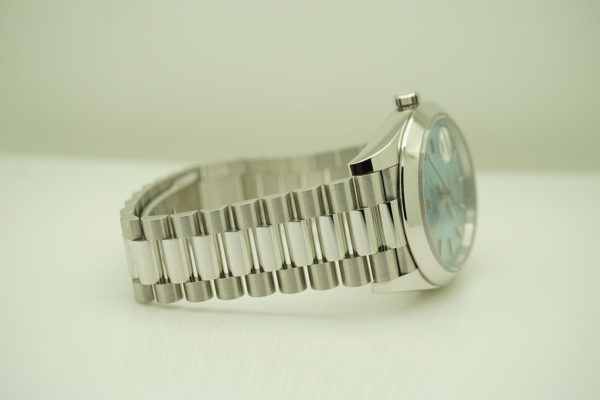 Rolex 228206 PLATINUM DAY DATE 40 ICE BLUE DIAGONAL MOTIF DIAL 2021 COMPLETE SET - Image 6