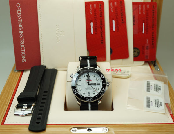 BRAND NEW Omega SEAMASTER DIVER 300M CO-AXIAL MASTER SS WHITE DIAL 42MM 2021 FULL SET - Image 2