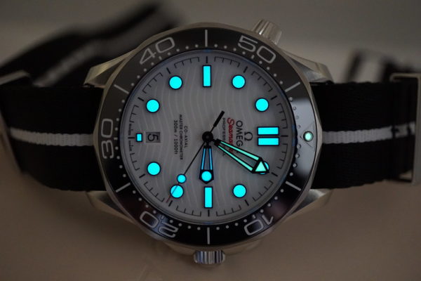 BRAND NEW Omega SEAMASTER DIVER 300M CO-AXIAL MASTER SS WHITE DIAL 42MM 2021 FULL SET - Image 7