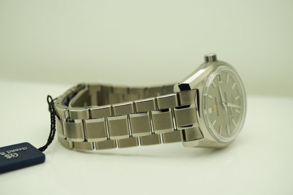 BRAND NEW Grand Seiko SPRING DRIVE TITANIUM SBGA415 Winter 2021 WARRANTY FULL SET - Image 6