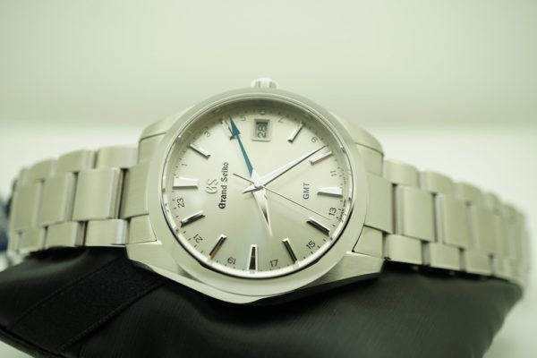 NEW GRAND SEIKO Heritage QUARTZ GMT SBGN011 SILVER DIAL 2021 FULL SET - Image 10