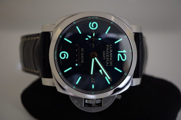 Panerai PAM 689 LUMINOR 1950 10 DAYS GMT SUNBURST BLUE DIAL 44MM FULL SET - Image 10
