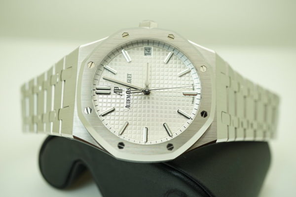 NEW Audemars PIGUET ROYAL OAK 15500ST WHITE DIAL 41MM 2021 COMPLETE SET - Image 11