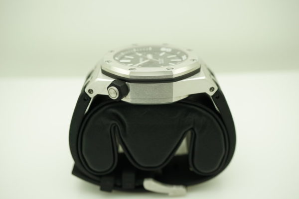 Audemars PIGUET ROYAL OAK OFFSHORE DIVER BLACK DIAL 15710ST 2020 FULL SET - Image 4