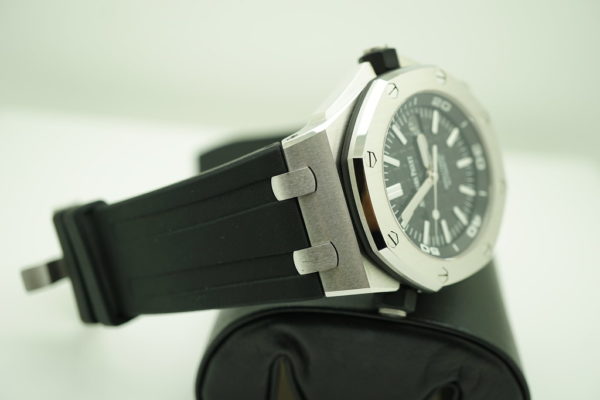 Audemars PIGUET ROYAL OAK OFFSHORE DIVER BLACK DIAL 15710ST 2020 FULL SET - Image 6