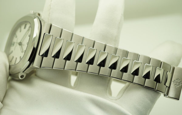 NEW Patek PHILIPPE 5711/1A NAUTILUS WHITE DIAL STAINLESS STEEL 2019 COMPLETE SET - Image 5