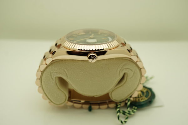 NEW Rolex 228235 DAY DATE 40 18K ROSE GOLD OLIVE GREEN ROMAN DIAL 2021 FULL SET - Image 3