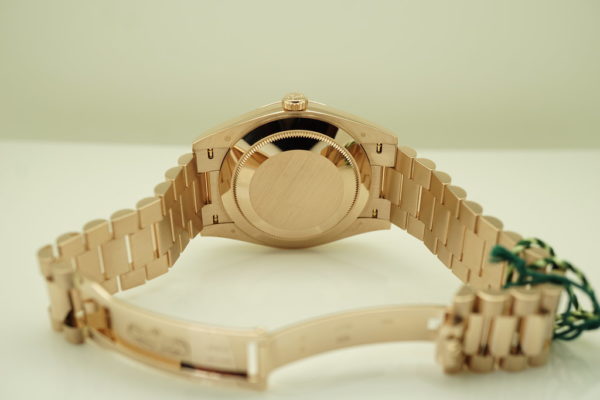 NEW Rolex 228235 DAY DATE 40 18K ROSE GOLD OLIVE GREEN ROMAN DIAL 2021 FULL SET - Image 8