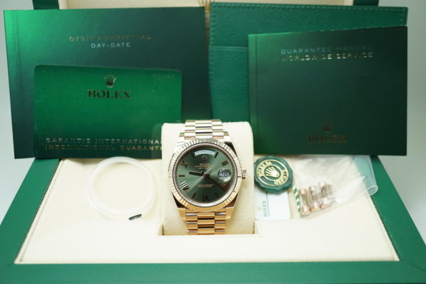 NEW Rolex 228235 DAY DATE 40 18K ROSE GOLD OLIVE GREEN ROMAN DIAL 2021 FULL SET - Image 2