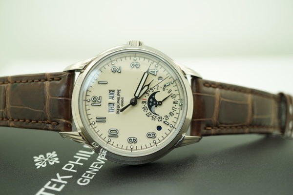 Patek PHILIPPE 5320G PERPETUAL CALENDAR WHITE GOLD CREAM DIAL COMPLETE SET - Image 9