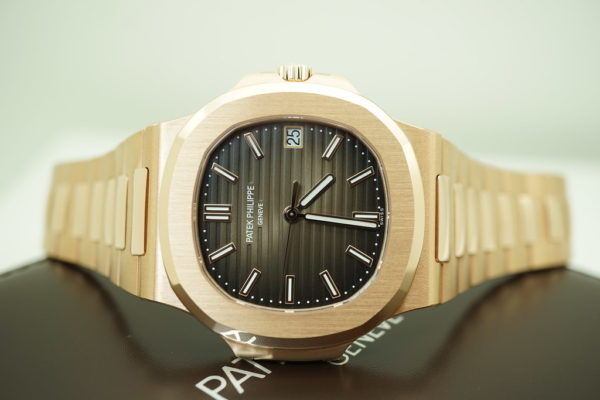 BRAND NEW Patek PHILIPPE 5711/1R 18K ROSE GOLD NAUTILUS BROWN DIAL 2021 FULL SET - Image 10