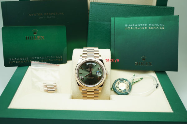 NEW Rolex 228235 DAY DATE 40 18K ROSE GOLD OLIVE GREEN ROMAN DIAL 2021 FULL SET - Image 2