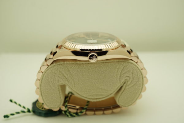 NEW Rolex 228235 DAY DATE 40 18K ROSE GOLD OLIVE GREEN ROMAN DIAL 2021 FULL SET - Image 3