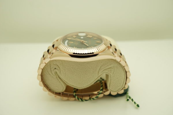NEW Rolex 228235 DAY DATE 40 18K ROSE GOLD OLIVE GREEN ROMAN DIAL 2021 FULL SET - Image 4