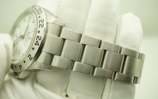 Rolex 16570 EXPLORER II 40MM POLAR DIAL V SERIAL 3186 MOVEMENT ENGRAVED REHAUL - Image 6