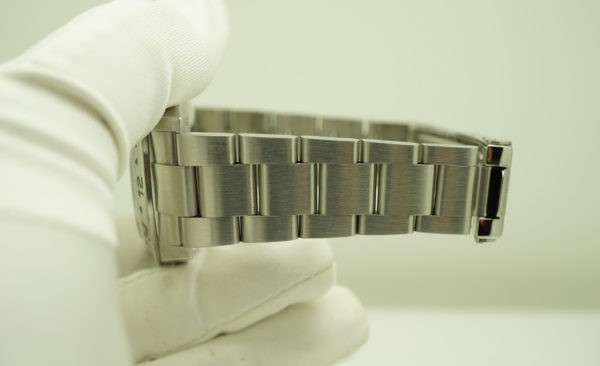 Rolex 16570 EXPLORER II 40MM POLAR DIAL V SERIAL 3186 MOVEMENT ENGRAVED REHAUL - Image 8