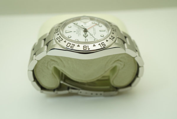 Rolex 16570 EXPLORER II 40MM POLAR DIAL V SERIAL 3186 MOVEMENT ENGRAVED REHAUL - Image 4