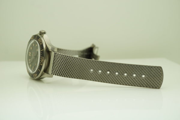NEW Omega SEAMASTER DIVER 300M 007 JAMES BOND TITANIUM MESH BRACELET FULL SET - Image 5