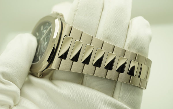 BRAND NEW Patek PHILIPPE 5740/1G NAUTILUS PERPETUAL CALENDAR 2021 FULL SET - Image 5