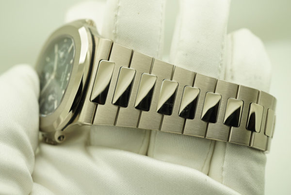 BRAND NEW Patek PHILIPPE 5740/1G NAUTILUS PERPETUAL CALENDAR 2021 FULL SET - Image 6