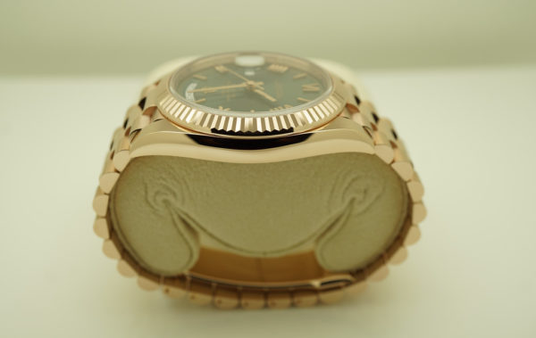 Rolex 228235 DAY DATE 40 18K ROSE GOLD OLIVE GREEN ROMAN DIAL 2019 FULL SET - Image 4