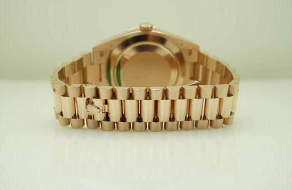 Rolex 228235 DAY DATE 40 18K ROSE GOLD OLIVE GREEN ROMAN DIAL 2019 FULL SET - Image 7