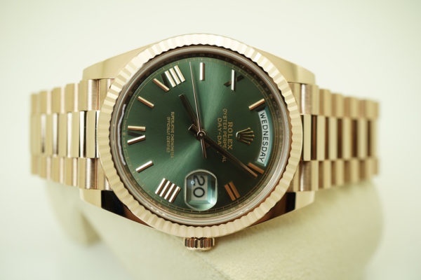 Rolex 228235 DAY DATE 40 18K ROSE GOLD OLIVE GREEN ROMAN DIAL 2019 FULL SET - Image 9