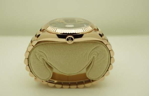 Rolex 228235 DAY DATE 40 18K ROSE GOLD OLIVE GREEN ROMAN DIAL 2019 FULL SET - Image 3