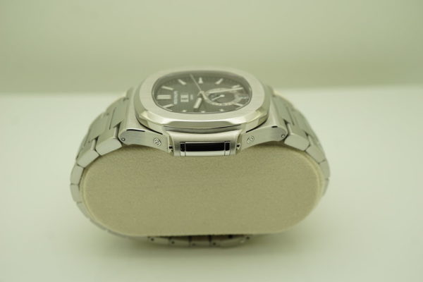 Patek PHILIPPE 5726/1A NAUTILUS ANNUAL CALENDAR GREY DIAL BRACELET 2019 FULL SET - Image 4