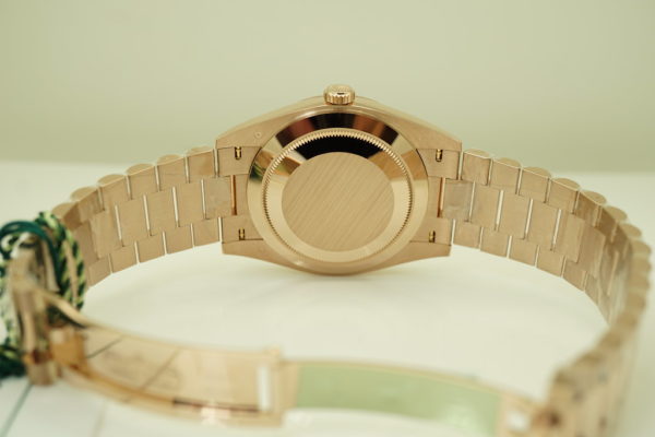 BRAND NEW Rolex 228235 DAY DATE 40 18K ROSE GOLD CHOCOLATE ROMAN DIAL 2021 FULL SET - Image 8