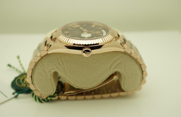 BRAND NEW Rolex 228235 DAY DATE 40 18K ROSE GOLD CHOCOLATE ROMAN DIAL 2021 FULL SET - Image 3