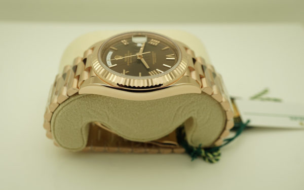 BRAND NEW Rolex 228235 DAY DATE 40 18K ROSE GOLD CHOCOLATE ROMAN DIAL 2021 FULL SET - Image 4