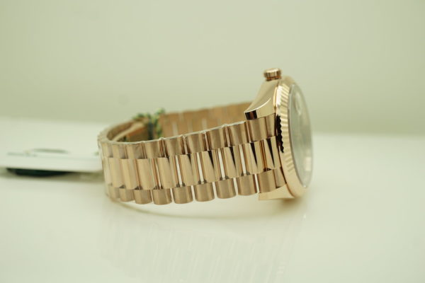 BRAND NEW Rolex 228235 DAY DATE 40 18K ROSE GOLD CHOCOLATE ROMAN DIAL 2021 FULL SET - Image 6